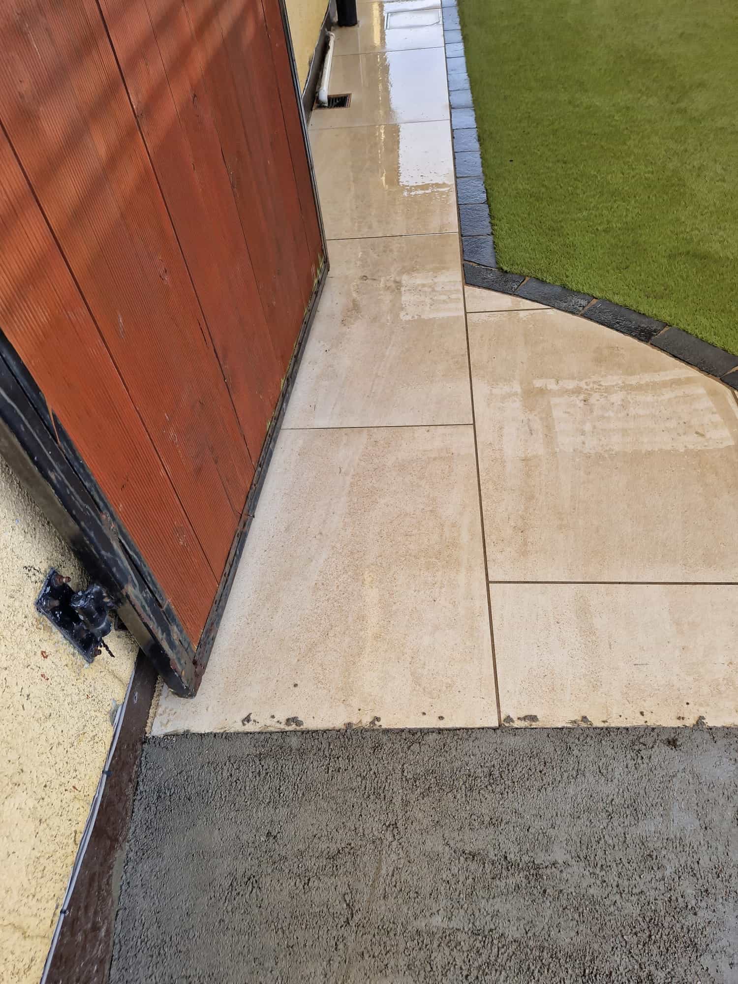 Corner tiling work